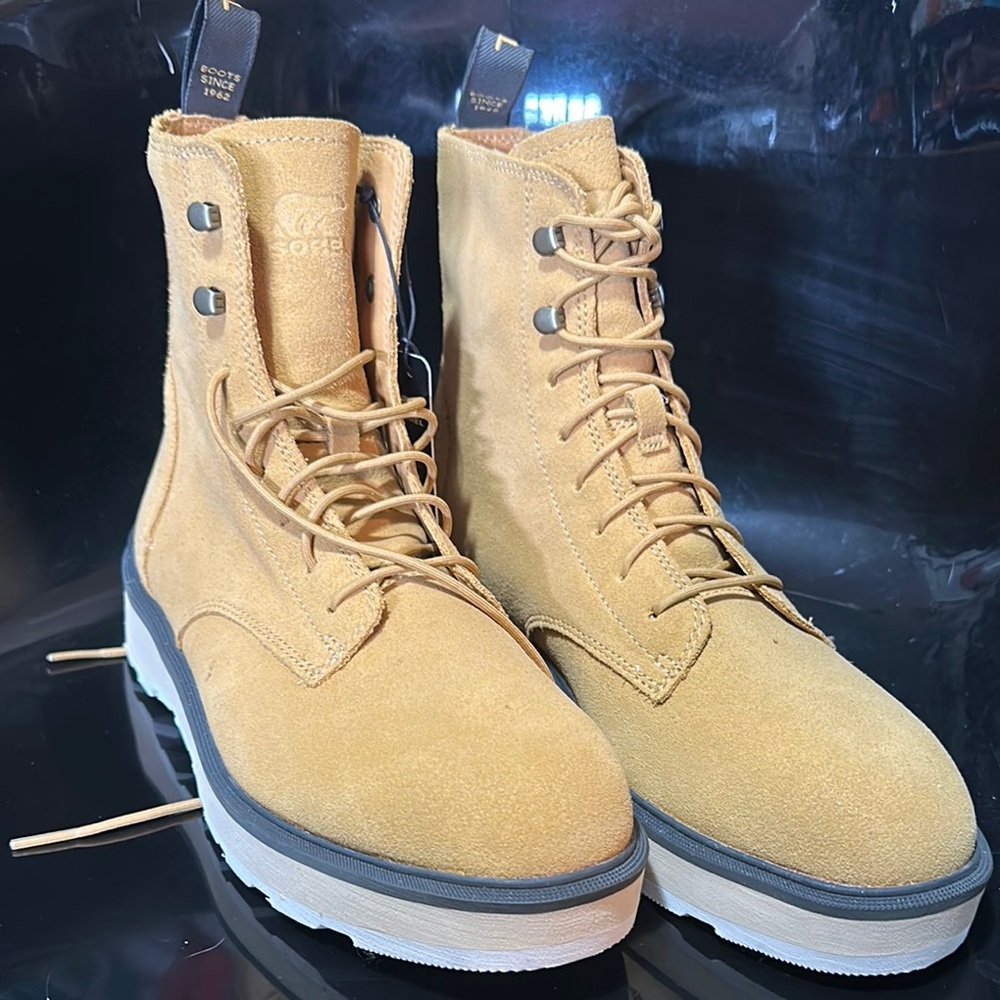 Sorel women Tan Suede Boots. New, never worn